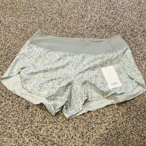 Athleta Light Gray PRINTED RUN WITH IT
3.5" SHORT